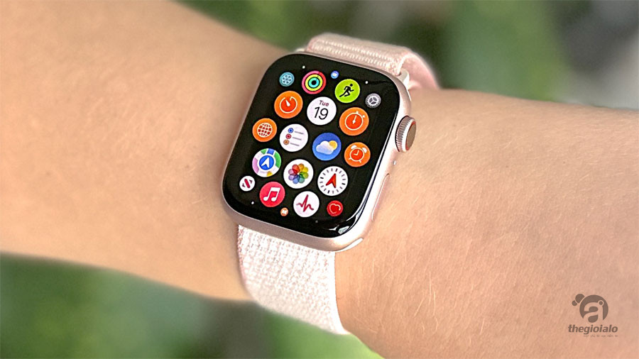 Apple Watch SE 2023 GPS 44mm Apple Watch SE 2023 GPS 44mm